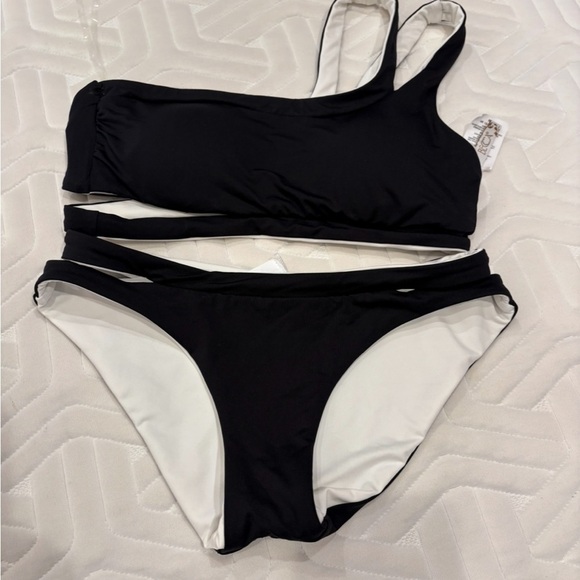 BECCA Black and White Bikini Top and bottom - Picture 1 of 8